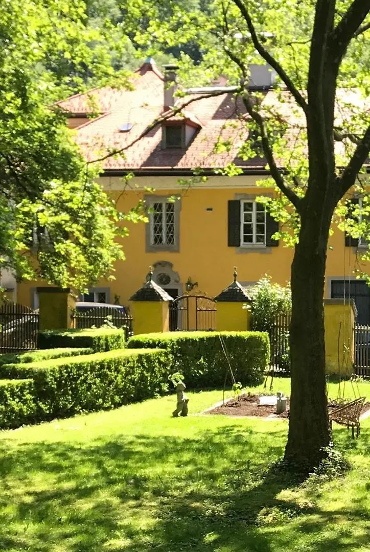 Lägenhet Schloss Mit Eigenem Garten Und Parkplatz G Salzburg Österrike
